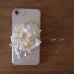 くしゅくしゅレースとかすみ草のiPhoneケース