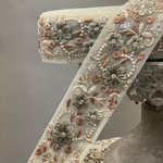 [実物のお色味と違う場合があります] インド刺繍リボン　花　インド刺繍　スパンコール　刺繍リボン　リボン　りぼん　※10月8日よりゆうパケットにて発送