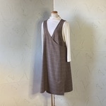 ブラウン杢調チェック（ポリエステル）ラップ式エプロンドレス　着丈105
