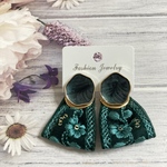 インド刺繍　リボンタッセル　ピアス　2way 大ぶり　ブルーグリーン　ヴィンテージ　アレルギー対応　サージカルステンレス　刺繍リボン