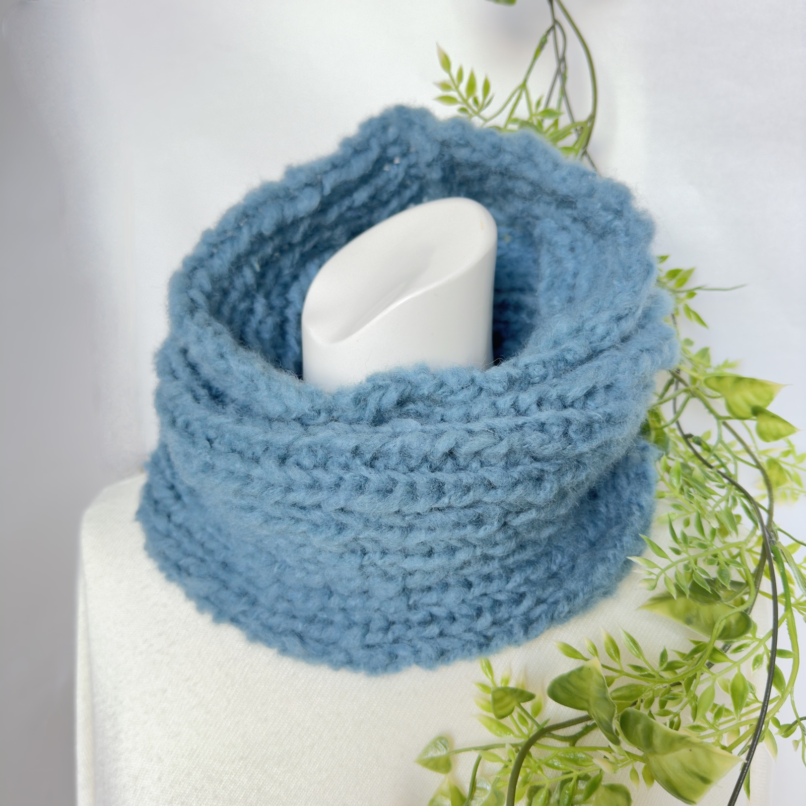 ☆ゴム編みネックウォーマー♪アイスブルー 超極太モヘア糸