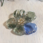 一点物   シーグラスブローチ  お花のガラスアートブローチ