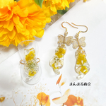 【SUN cat】イエロー／ミモザ／ボタニカル／小ぶり／ドライフラワー／押し花／金属アレルギー対応／サージカルステンレスピアス、イヤリング可 大人かわいい／ネコ