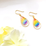 ぷっくり色鉛筆の虹色ピアス