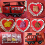 はしご車の形のジッパーバッグに乗り物クッキー４袋♪(*^▽^*)