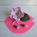 花びらの上の八重桜