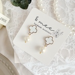 クローバーピアス/イヤリング（ホワイト）