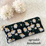 デイジー刺繍ペンケース(ブラック)ハートチャーム付き　　　　　　　　　デイジー　デイジー刺繍　刺繍　ペンケース　ペンポーチ　(20cm)