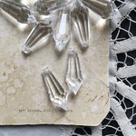 【4粒】29×11mm/クリア/ポイントドロップビーズ