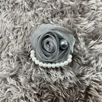 小さい　バラ　ハンドメイド コサージュ グレー　オーガンジー パール ビーズ