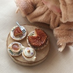 【ミニチュア】すみれ柄の食器が可愛いりんごタルトのセット
