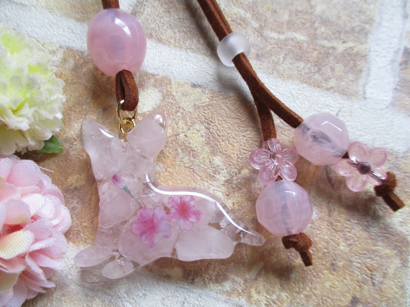 ◇1409 🌸ローズクォーツのチワワ オルゴナイトのロングペンダント・中