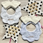 名入れ刺繍いたします＾＾天使の羽つきふわふわスタイ【スカラップ 無地　白】