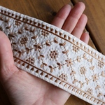1mカット済み【インド刺繍リボン】シルク　刺繍リボン   【ホワイト】