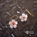 揺れる桜の一粒フックピアス
