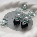 ＊ ちゅるん フラワー ピアス ＊ ブラック 黒 花 ハンドメイド アクセサリー シルバー ぷっくり かわいい おしゃれ 大人かわいい ハート 揺れる パール ブルー 大人かわいい brume