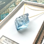 花鱗鉱石のネックレス・青(レジンアクセサリー)