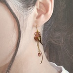 アンティークなフラワーピアス