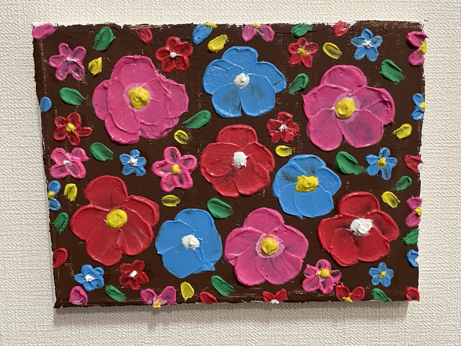 立体的な花柄アクリル画 paint】立体的な花を描く/赤、青、黄色のアクリル絵の具 - YouTube