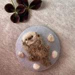 綿生地刺繍ブローチ