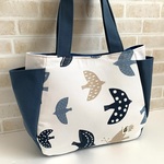 【送料無料】サイドポケット付肩かけトート☆大サイズ(鳥柄＆くすみブルー帆布)