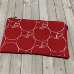 ＊再販ラスト＊【りんご刺繍】フラットポーチ