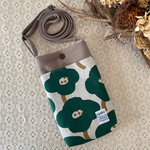 あったら便利♪ふんわり大きめのスマホポシェット　北欧みどりのお花