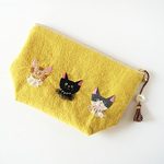 ＼手刺繍で紡ぐ／3匹の猫ポーチ