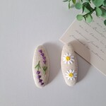 ラベンダー・マーガレットの手刺繍パッチンピン
