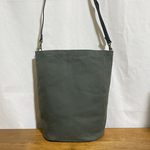 受注品✴︎ラウンド底ショルダーバッグM✴︎パラフィン加工✴︎国産帆布✴︎本革ストラップ
