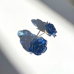 薔薇 ポストピアス(各種金具変更有り) ブルー ディップアート アメリカンフラワー ワイヤー お花 可愛い 透明感 成人式 着物 浴衣 和装 和服 お呼ばれ 袴 入学式 卒業式 ローズ 一輪
