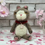   『春待ち遠しいにゃ～🌸🌸』世界で１匹のあみぐるみねこちゃん(ブラウン)
