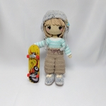 スケボー＆ショッピングの女の子　あみぐるみ