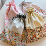 【給食セットが入るdrawstring bag  size:M】（LIBERTY fabric）お弁当袋　コップ袋　巾着袋　リバティ　女の子　花柄