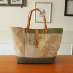 キャンバスパッチの大きめトートバッグ