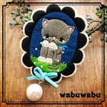 いじけにゃんこブローチ・グレー