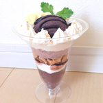 チョコレートパフェ（バナナとクラッシュナッツトッピング）