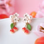 ちっちゃな桜とさくらんぼのイヤリング、ピアス🍒(受注制作) 