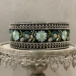 [注意事項有り] [実物のお色味と違う場合があります] インド刺繍リボン　花　インド刺繍　スパンコール　刺繍リボン　リボン　りぼん　※10月8日よりゆうパケットにて発送