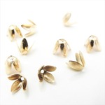【20個】フラワー 座金★8mm/ブロンズゴールド★4枚弁 ビーズキャップ 花弁 花座