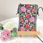 【New✨身軽におでかけスマホショルダー　インド刺繍リボン　嬉しいポケット付き　ブラック】