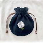 あじさいの手刺繍巾着(紺)