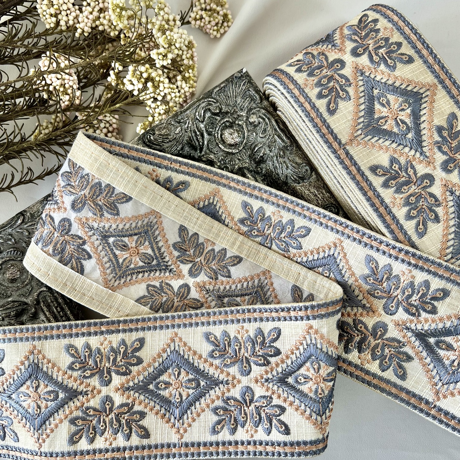 〓CECILIE BAHNSEN〓フローラル刺繍シルク混タフタ リボン ビスチェ 〓CECILIE BAHNSEN〓フローラル刺繍シルク混タフタ リボン