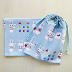 r 40×60  給食セット 巾着&ランチョンマット  お絵かきうさぎ＊ブルー＊両紐