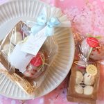 ☆ホワイトデーに☆ラッピングギフト☆見た目も可愛い！いちごケーキとほろほろ食感ブールドネージュ・プレーンのセット☆