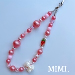 ビーズストラップ🧸スマホストラップ🍓ハンドストラップ⚪️いちごくま🩷¨̮*/MIMI. 
