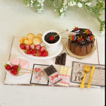 チョコドリップケーキと苺フォンデュプレート