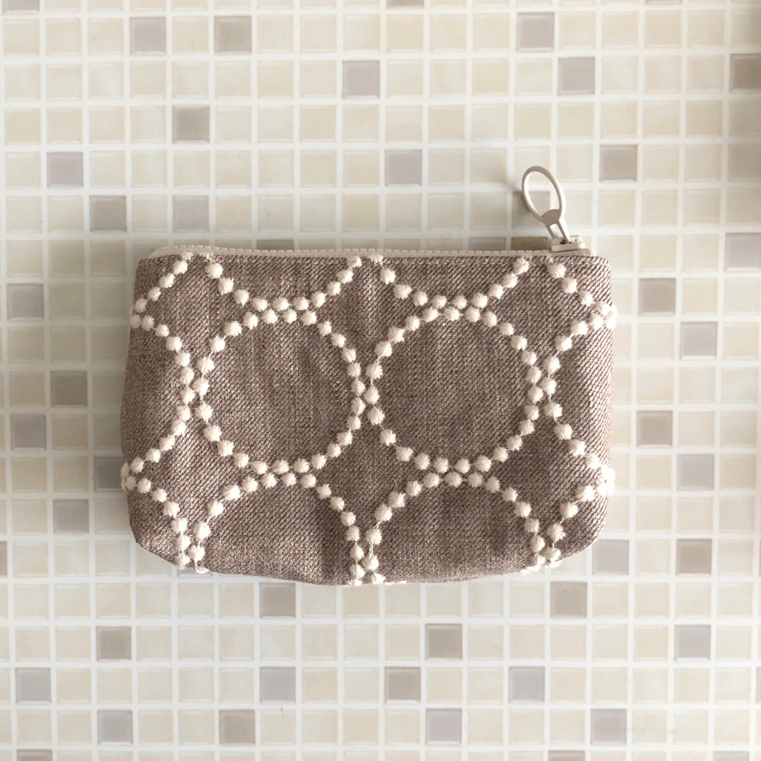本日まで出品！mina perhonen ライトピンク タンバリン刺繍ポーチ mina perhonen ライトピンク タンバリン刺繍ポーチ - メルカリ