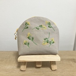 ミモザの刺繍ポーチ(黄色いお花のチャーム付き)