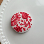 刺繍くるみボタン（ヘアゴム/ブローチ）